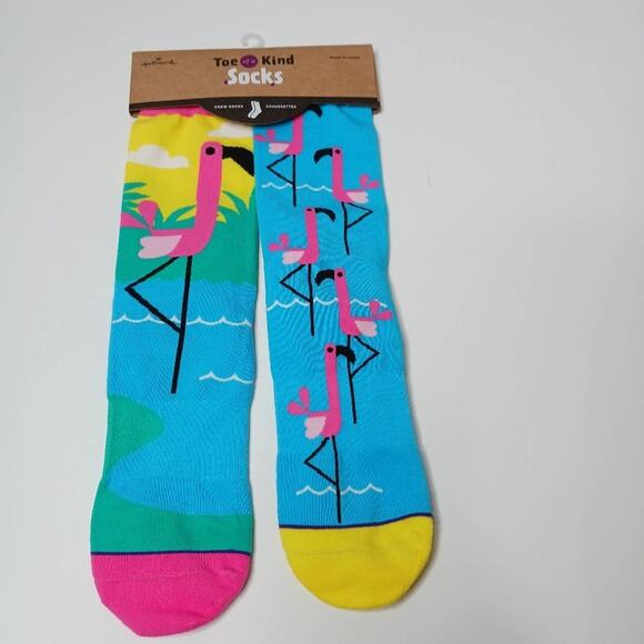 Hallmark Two Of A Kind Flamingo Socks NWT - Picture 2 of 6